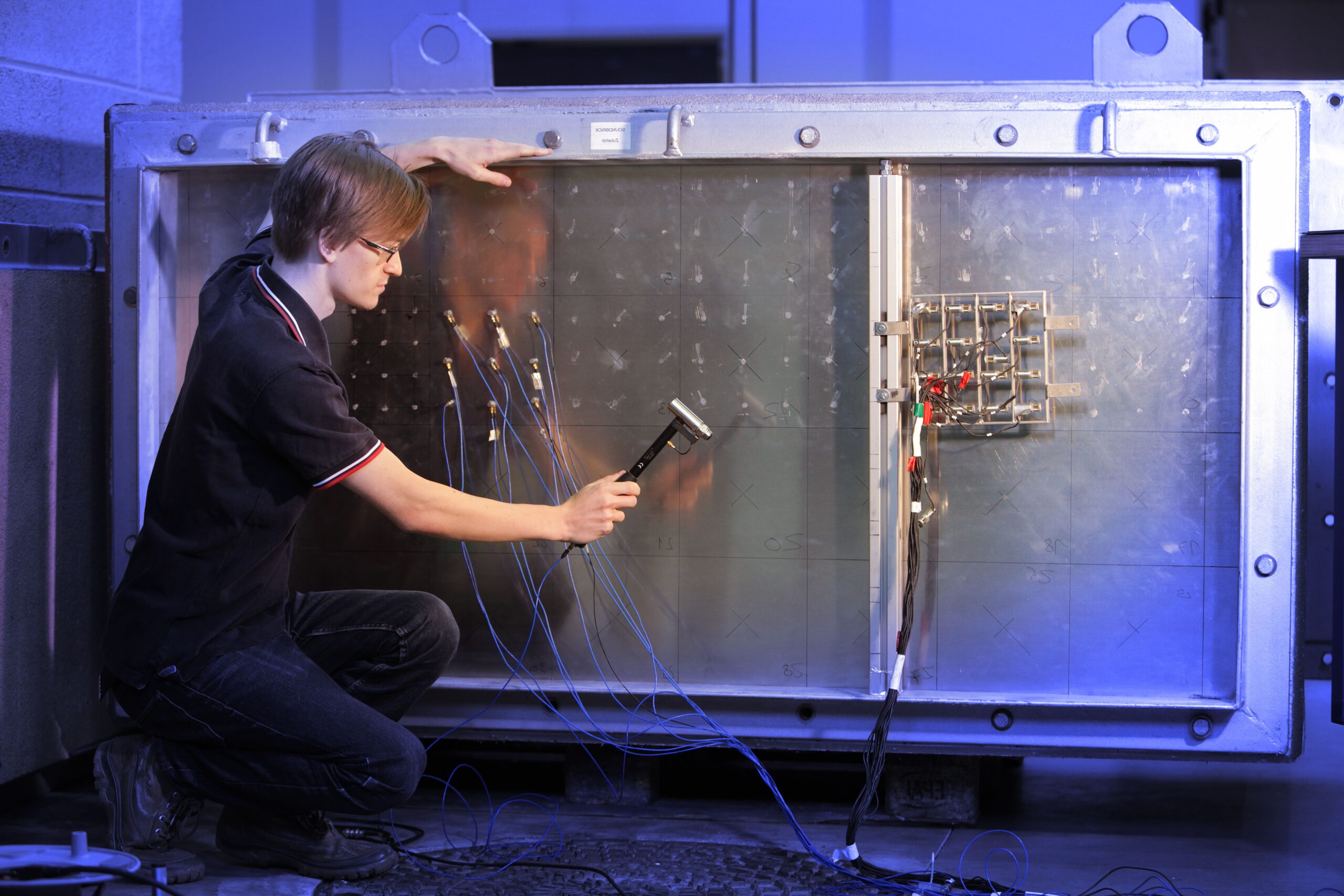 VIRTUAL VEHICLE Area C Vibration Test Bench Dipl.-Ing. Markus Polanz.